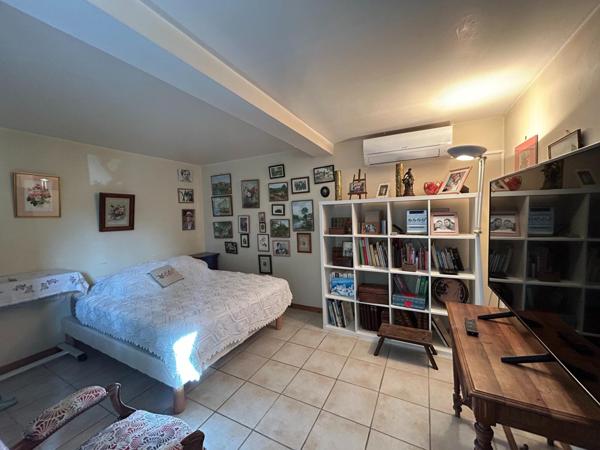 MONTBETON Belle villa d'environ 246 m2, offrant de belles prestations et une rénovation soignée !