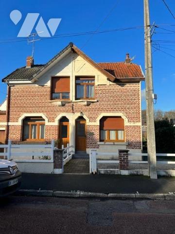 HESDIN, Maison d'habitation - Maison de ville semi-mitoyenne proche des commerces dans une rue ...