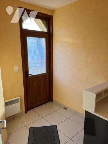 HESDIN, Maison d'habitation - Maison de ville semi-mitoyenne proche des commerces dans une rue ...