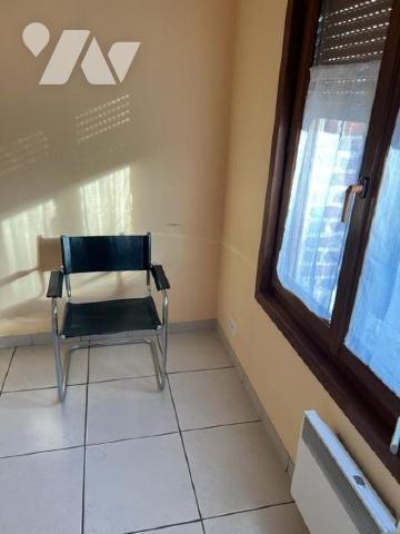 HESDIN, Maison d'habitation - Maison de ville semi-mitoyenne proche des commerces dans une rue ...