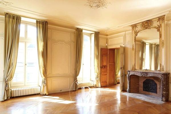 Beaune, Hôtel particulier 5 Chambres -  360 m² à vendre