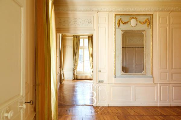 Beaune, Hôtel particulier 5 Chambres -  360 m² à vendre