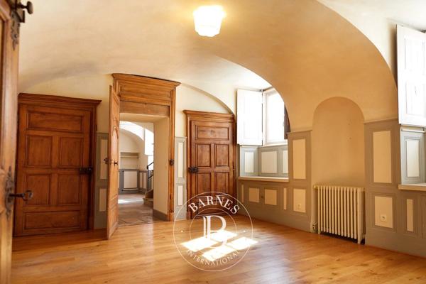 Beaune, Hôtel particulier 5 Chambres -  360 m² à vendre