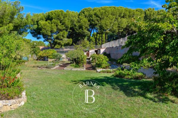 Sanary-sur-Mer, Villa 11 Chambres -  290 m² à vendre