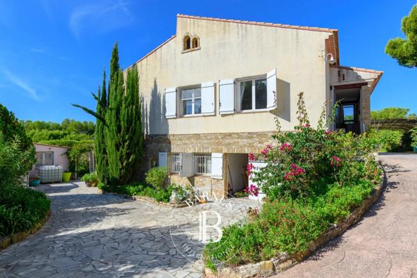 Sanary-sur-Mer, Villa 11 Chambres -  290 m² à vendre