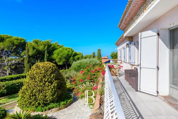 Sanary-sur-Mer, Villa 11 Chambres -  290 m² à vendre