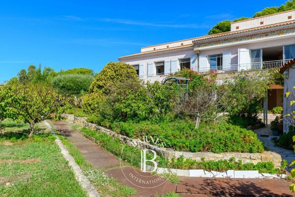 Sanary-sur-Mer, Villa 11 Chambres -  290 m² à vendre