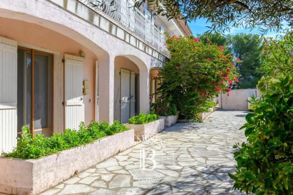 Sanary-sur-Mer, Villa 11 Chambres -  290 m² à vendre
