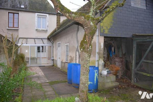 Vente sur la commune de Sablé sur Sarthe une maison d'habitation avec un jardin