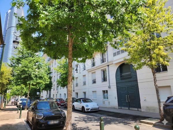 PUTEAUX: APPARTEMENT de 3 pièces avec balcon, cave
