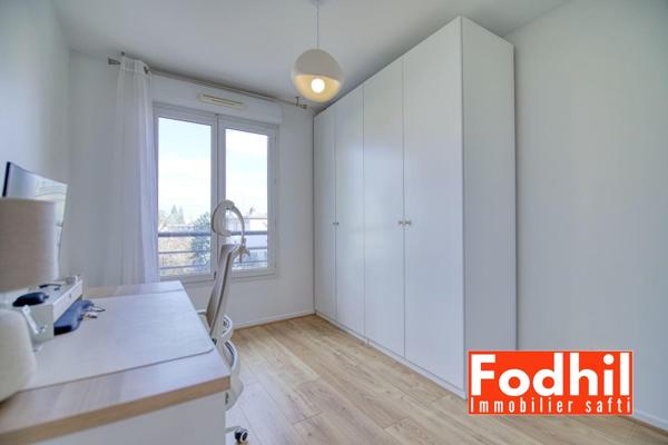 Superbe 3 pièces lumineux avec balcon, cave et deux parkings à proximité du centre-ville