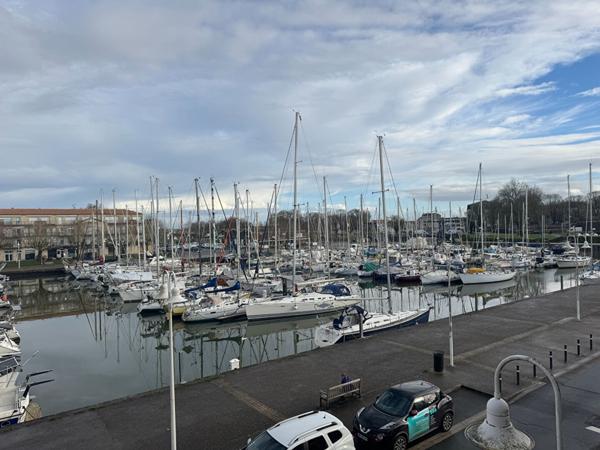 Appartement T2 vue sur le Port avec terrasse et stationnement