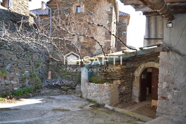 Maison 70 m2, 150 m2 de dépendances, terrain 1124 m2