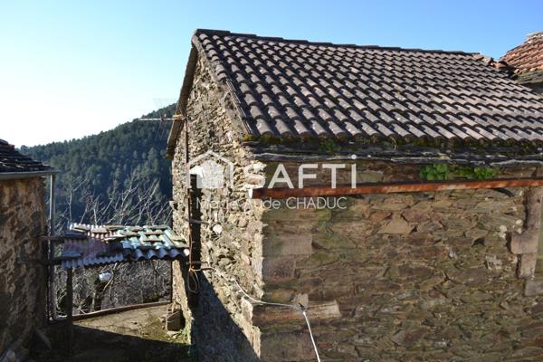 Maison 70 m2, 150 m2 de dépendances, terrain 1124 m2