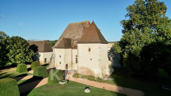 Château du XVIe siècle avec piscine et salle de réception