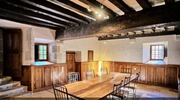 Château du XVIe siècle avec piscine et salle de réception