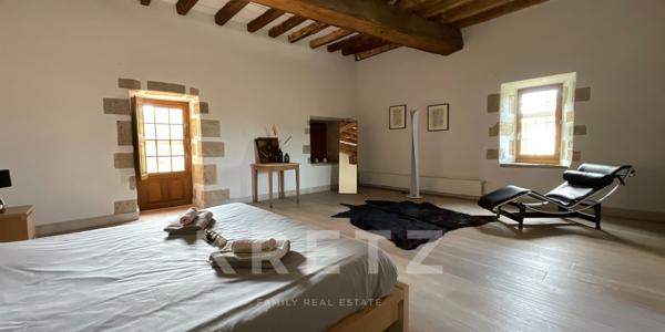 Château du XVIe siècle avec piscine et salle de réception