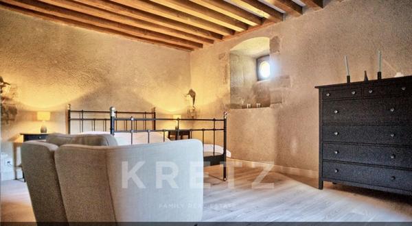 Château du XVIe siècle avec piscine et salle de réception