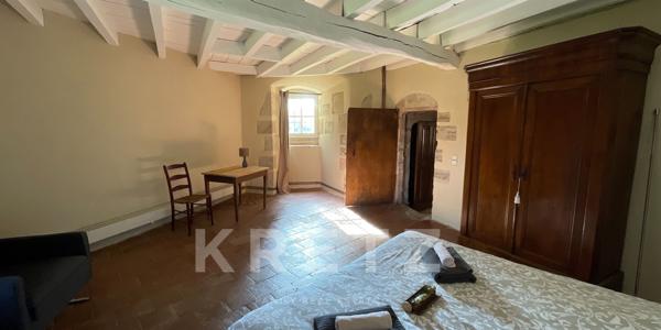 Château du XVIe siècle avec piscine et salle de réception