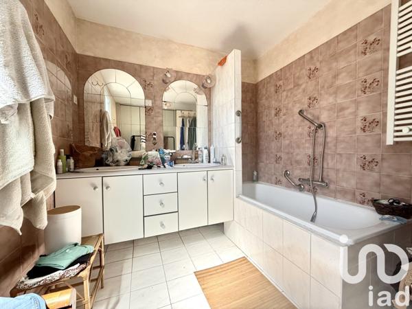 Maison 6 pièces de 130 m² à Roquemaure (30150)