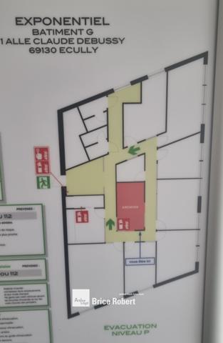 Bureaux à louer à Ecully dans parc arboré avec parkings et accès rapides