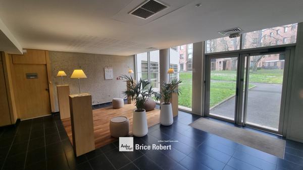 Bureaux à louer à Ecully dans parc arboré avec parkings et accès rapides