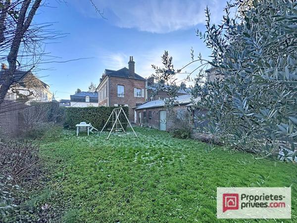 Maison de Maître en centre ville  de Lisieux avec jardin et dépendances