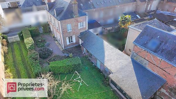 Maison de Maître en centre ville  de Lisieux avec jardin et dépendances