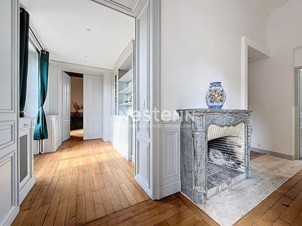 A vendre - Charmant Appartement Haussmannien T3 de 108 m² dans un Château Classé ? Une Opportunité Unique "Angers Lac de Maine"