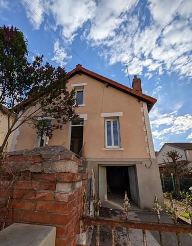 VALLIERES Maison de ville avec jardin - En cours de rénovation