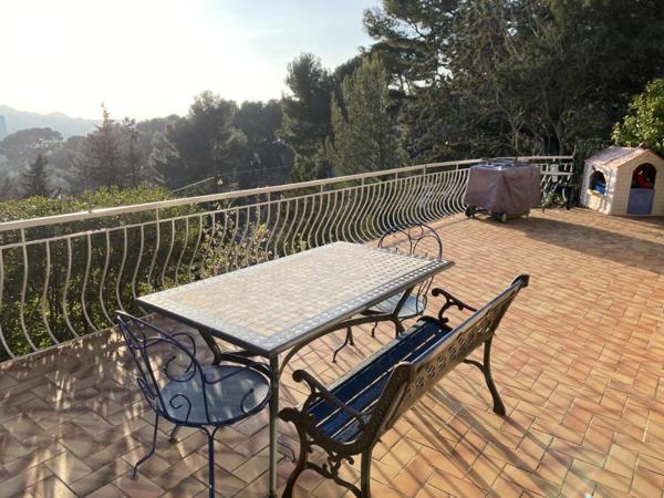 MAISON T5, 120 M² ENVIRON, AVEC PISCINE, SUR 2185 M² DE TERRAIN CLOS VUE MER.