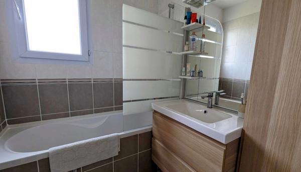 CAVAILLON (84) | T3 de 61 m² avec terrasse couverte et stationnement privatif en petite résidence fermée