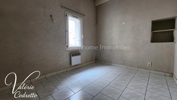 SOLLIES-TOUCAS (83210) – MAISON DE VILLAGE – T3 SPACIEUX + LOGEMENT INDÉPENDANT +  ESPACE BUREAU – CENTRE DU VILLAGE 83210