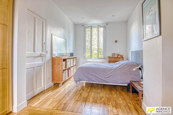 Versailles Montreuil Maison 7 pièces 165 m² habitables sur parcelle de 449 m² €1 360 000 ** - Référence 27645