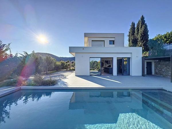 Cavalaire-sur-Mer – Superbe villa contemporaine californienne avec vue mer et collines