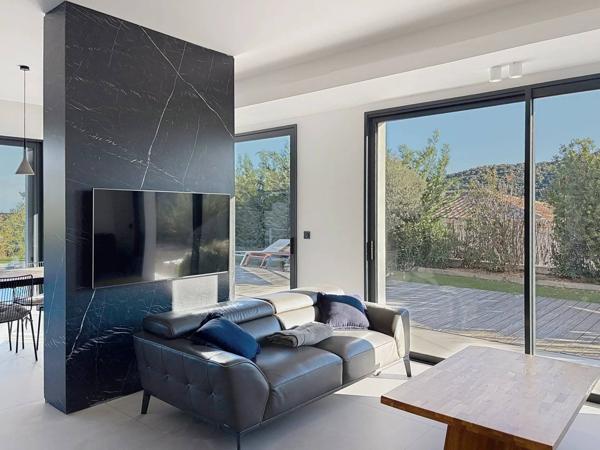 Cavalaire-sur-Mer – Superbe villa contemporaine californienne avec vue mer et collines