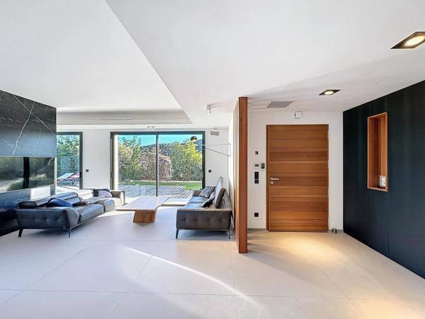 Cavalaire-sur-Mer – Superbe villa contemporaine californienne avec vue mer et collines