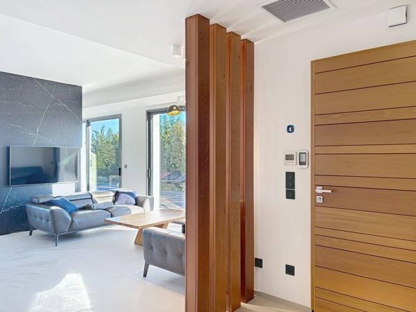 Cavalaire-sur-Mer – Superbe villa contemporaine californienne avec vue mer et collines