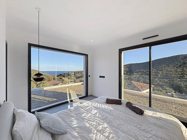 Cavalaire-sur-Mer – Superbe villa contemporaine californienne avec vue mer et collines