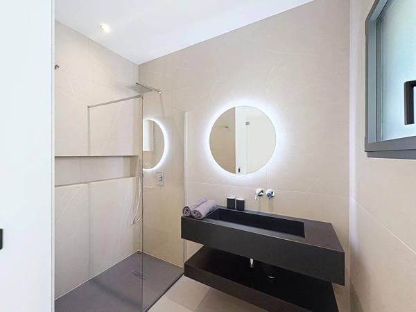 Cavalaire-sur-Mer – Superbe villa contemporaine californienne avec vue mer et collines