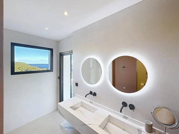 Cavalaire-sur-Mer – Superbe villa contemporaine californienne avec vue mer et collines