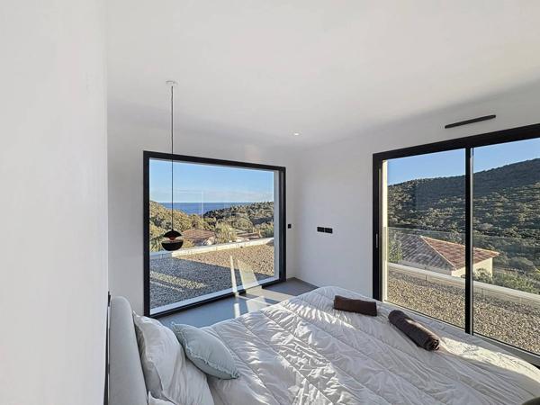 Cavalaire-sur-Mer – Superbe villa contemporaine californienne avec vue mer et collines