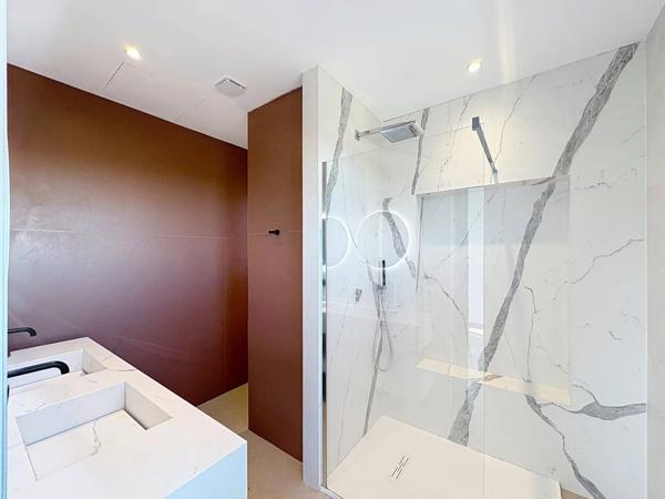 Cavalaire-sur-Mer – Superbe villa contemporaine californienne avec vue mer et collines