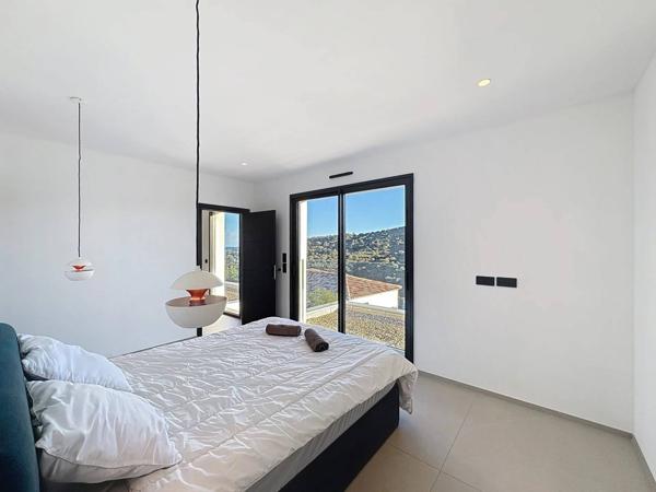 Cavalaire-sur-Mer – Superbe villa contemporaine californienne avec vue mer et collines