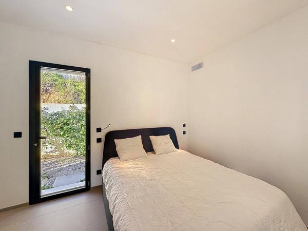 Cavalaire-sur-Mer – Superbe villa contemporaine californienne avec vue mer et collines