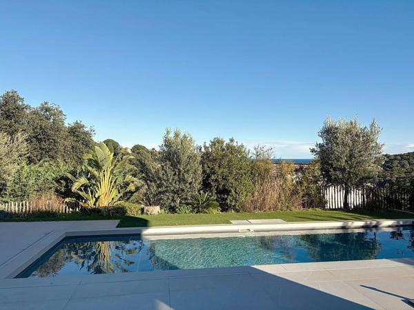 Cavalaire-sur-Mer – Superbe villa contemporaine californienne avec vue mer et collines