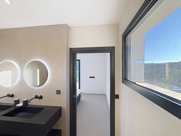 Cavalaire-sur-Mer – Superbe villa contemporaine californienne avec vue mer et collines