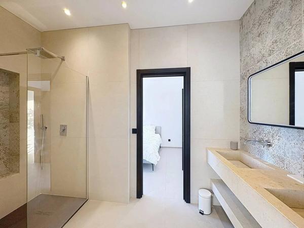 Cavalaire-sur-Mer – Superbe villa contemporaine californienne avec vue mer et collines