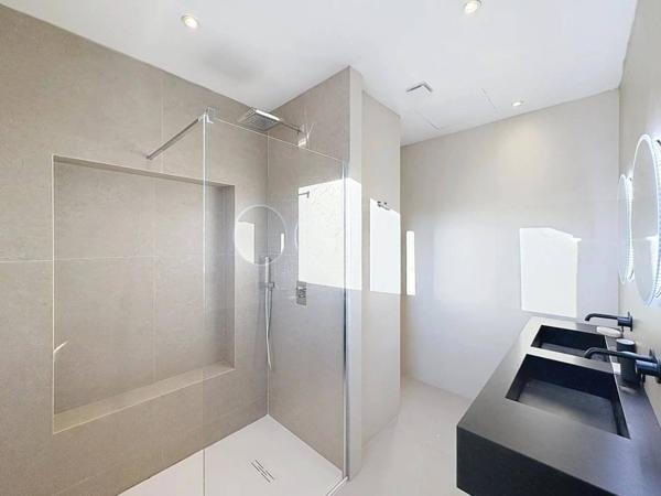 Cavalaire-sur-Mer – Superbe villa contemporaine californienne avec vue mer et collines