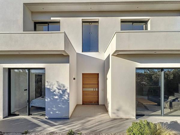 Cavalaire-sur-Mer – Superbe villa contemporaine californienne avec vue mer et collines